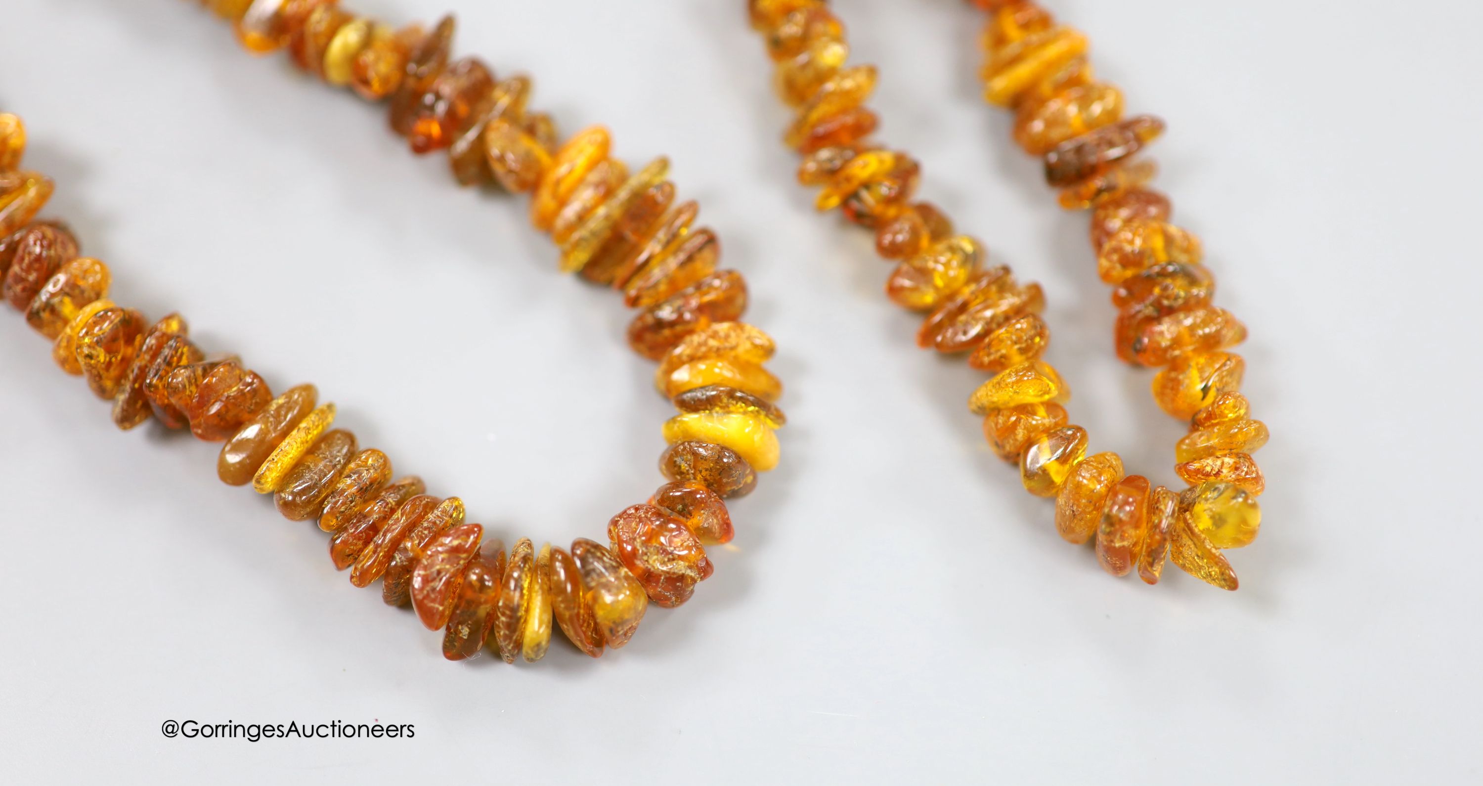A single strand amber pebble necklace, 98cm, gross 56 grams.